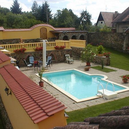 Penzion a Restaurace Nad Hradem Křivoklát Esterno foto