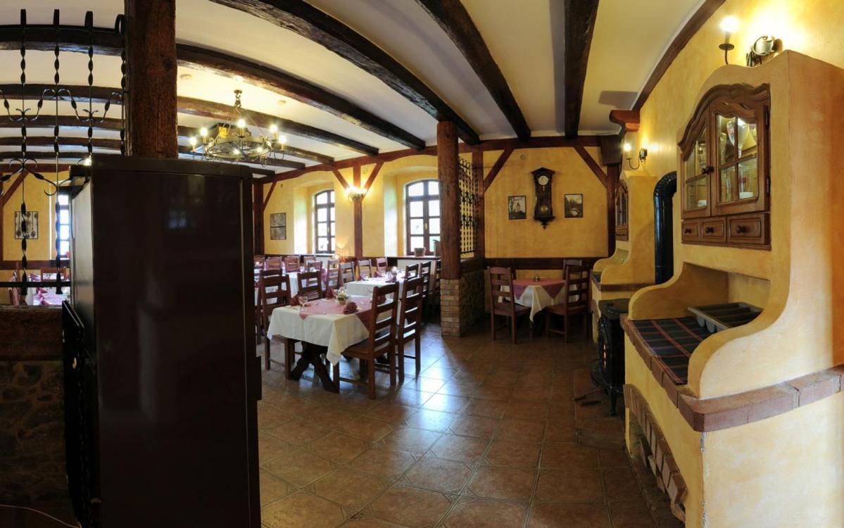 Penzion a Restaurace Nad Hradem Křivoklát Esterno foto