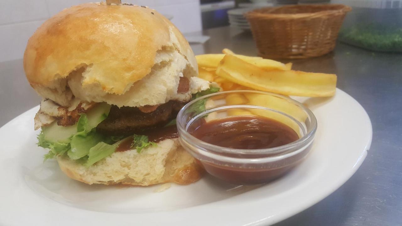 Penzion a Restaurace Nad Hradem Křivoklát Esterno foto