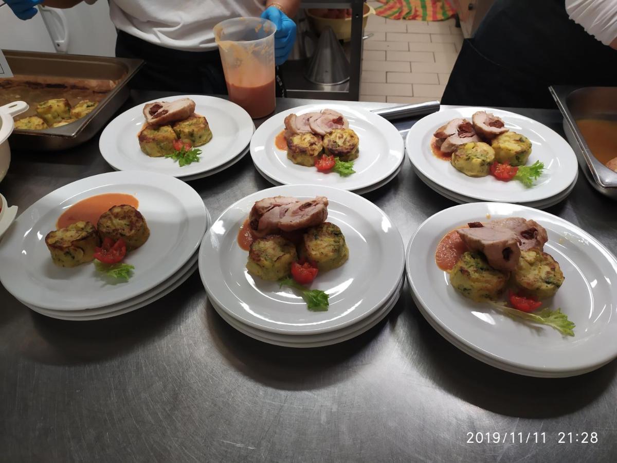 Penzion a Restaurace Nad Hradem Křivoklát Esterno foto