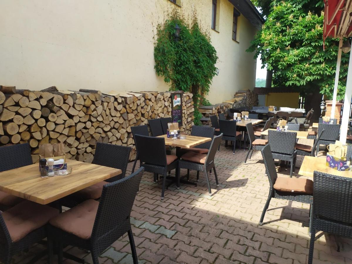 Penzion a Restaurace Nad Hradem Křivoklát Esterno foto