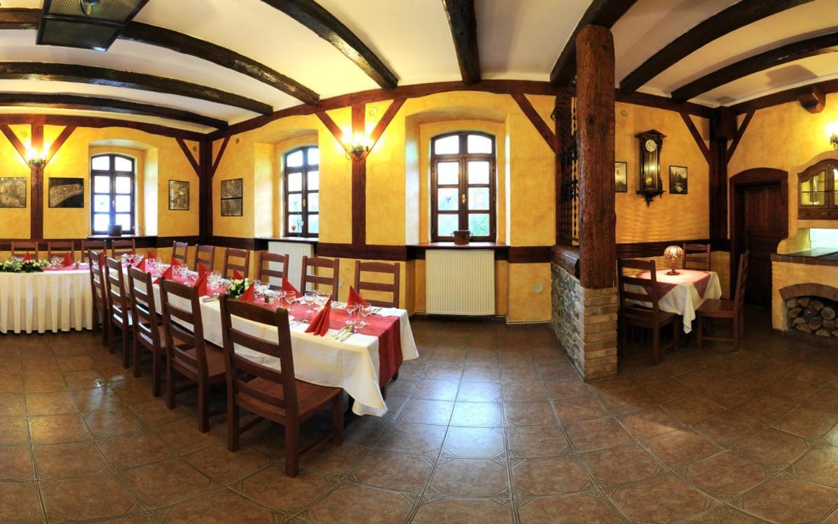 Penzion a Restaurace Nad Hradem Křivoklát Esterno foto