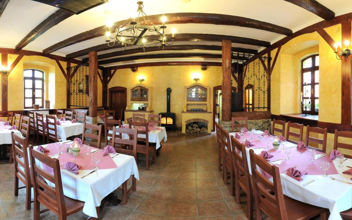 Penzion a Restaurace Nad Hradem Křivoklát Esterno foto