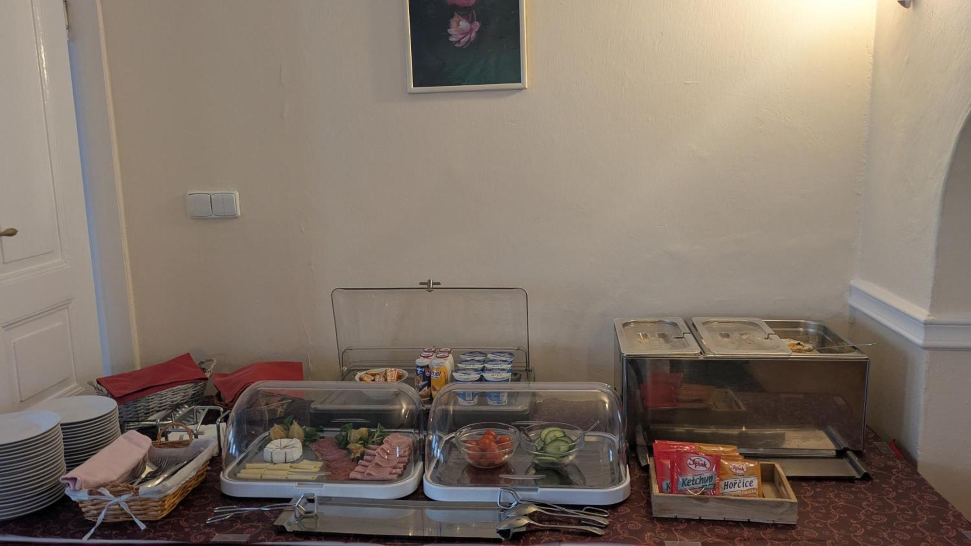 Penzion a Restaurace Nad Hradem Křivoklát Esterno foto