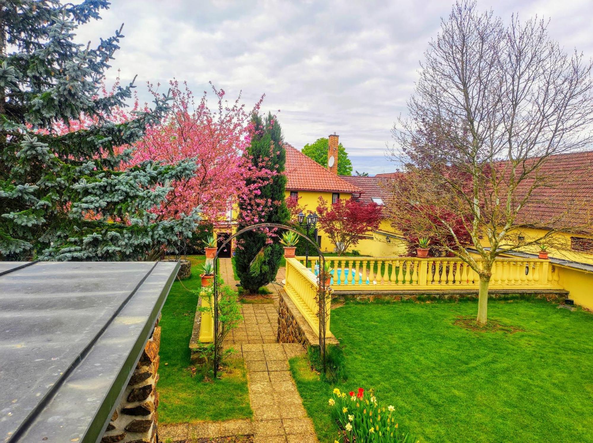Penzion a Restaurace Nad Hradem Křivoklát Esterno foto