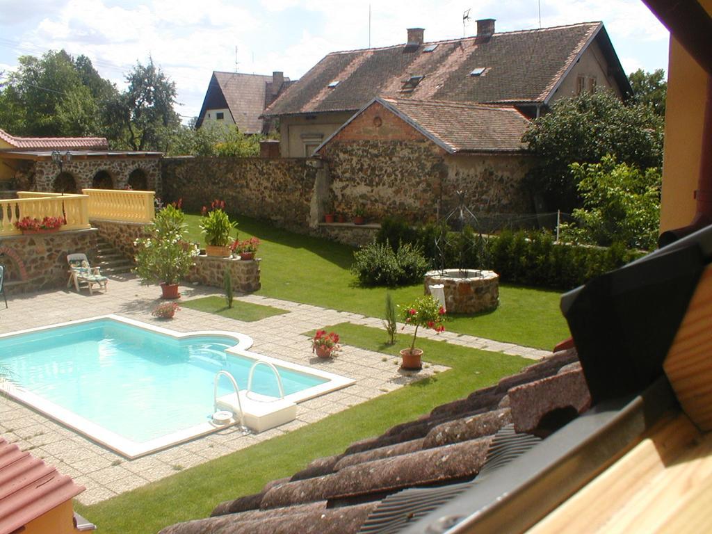 Penzion a Restaurace Nad Hradem Křivoklát Esterno foto