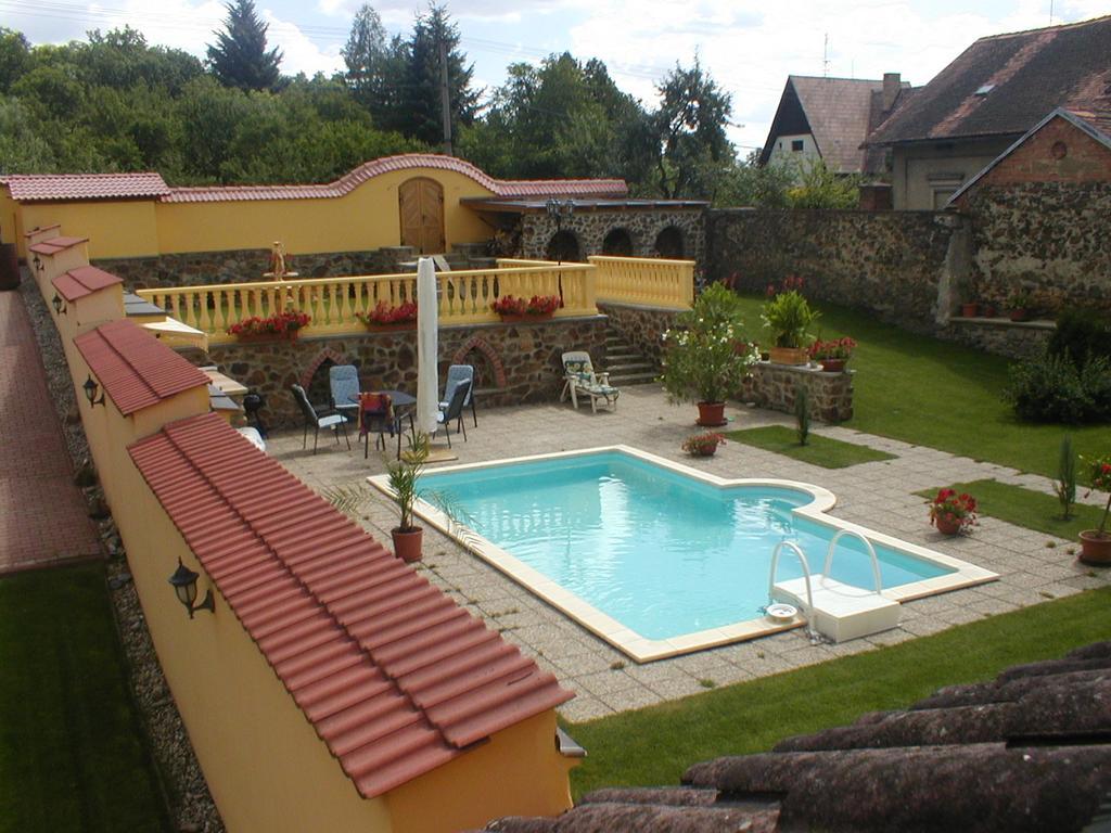 Penzion a Restaurace Nad Hradem Křivoklát Esterno foto