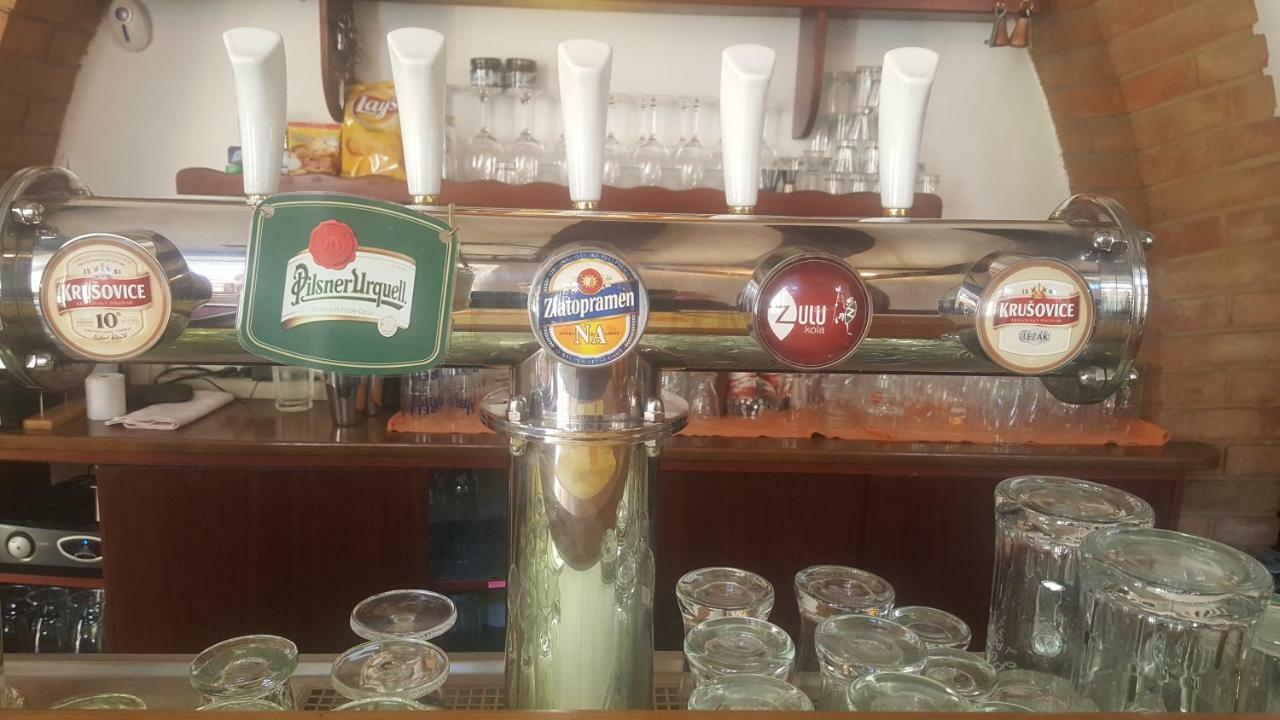 Penzion a Restaurace Nad Hradem Křivoklát Esterno foto
